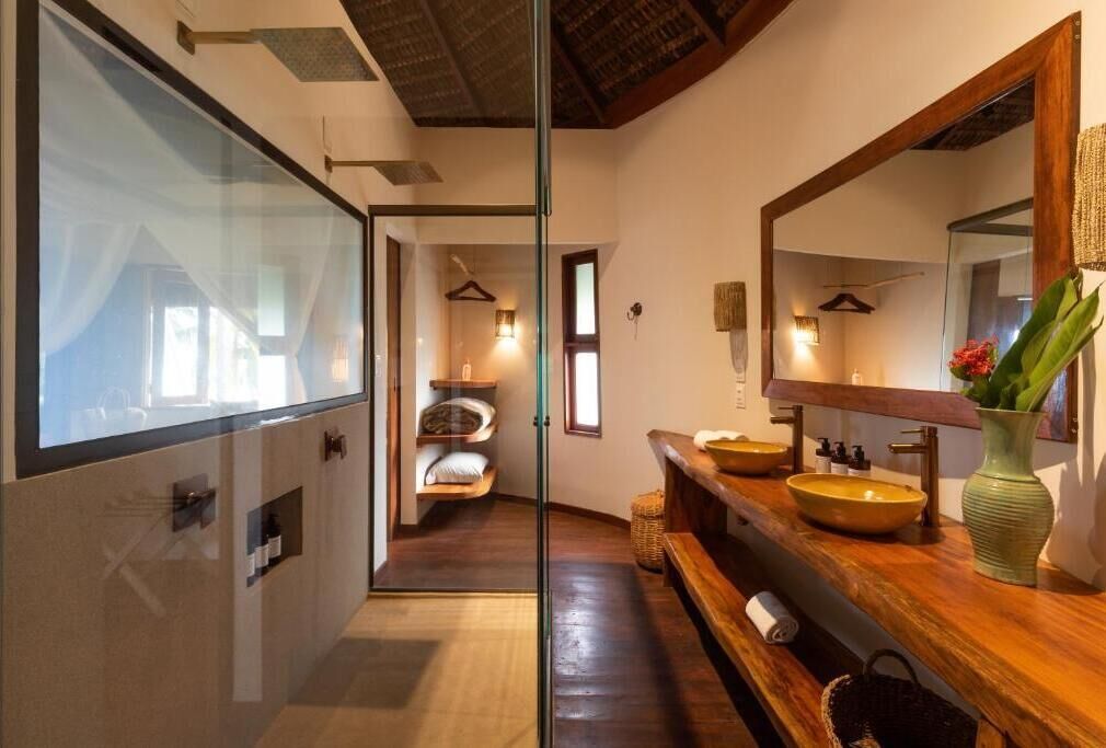 Superior Room, 1 King Bed, Private Pool, Beach View | Bathroom