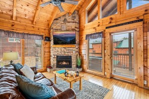 Älytelevisio, takka, kirjoja