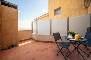 Comfort-herbergi með tvíbreiðu rúmi - borgarsýn | Verönd/útipallur