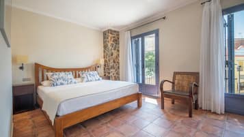 Luxe tweepersoonskamer | Een minibar, een laptopwerkplek, gratis wifi, beddengoed