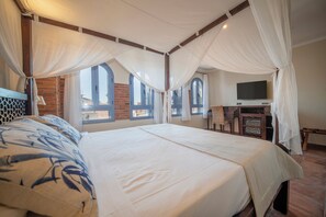 Luxury Double Room | Minibar, laptop workspace, cribs/infant beds, free WiFi - Hotel La Grava (El Morell)
