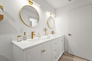 Interior - Coastal Hideaway: 2/1 guest house close to UTC! (Sarasota)