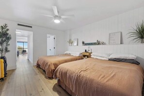 1 bedroom, iron/ironing board, WiFi, bed sheets - The Coral Cove in Myrtle Beach (Myrtle Beach)