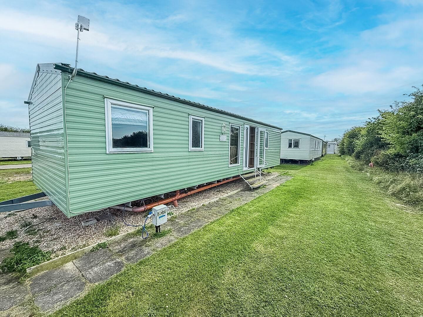 Enjoy a relaxing stay in an 8 berth caravan and book a static caravan to rent UK and enjoy the serene surroundings of Saltfleet, Lincolnshire.