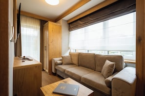 Apartment, Garden View | 1 bedroom, iron/ironing board, free WiFi