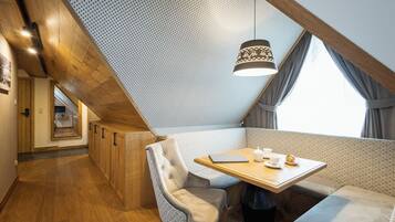 Studiosuite | Wohnbereich | Fernseher