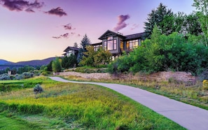 Exterior - Hot Tub & Mtn-Views! Luxe Group Getaway in Edwards (Edwards)