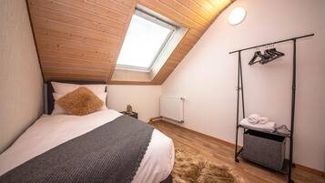 3 slaapkamers, een strijkplank/strijkijzer, wifi, beddengoed