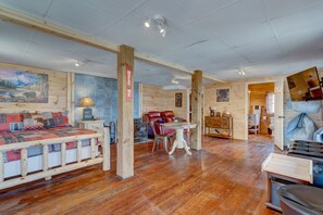 1 室のベッドルーム、WiFi (無料)、ベッドシーツ