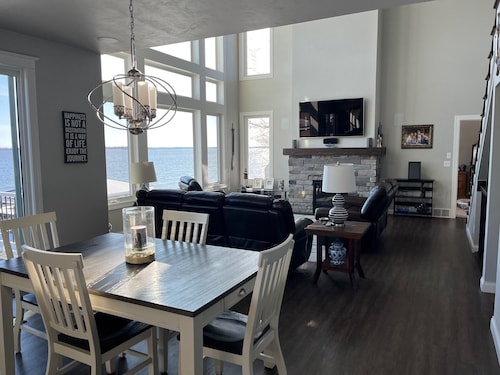 4-bedroom Lake house on Lake Butte des Morts for EAA.