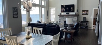 4-bedroom Lake house on Lake Butte des Morts for EAA.