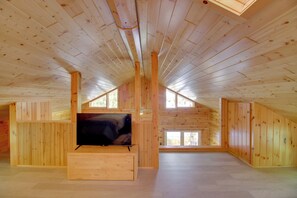 1 bedroom, desk, iron/ironing board, Internet - Dock + Fire Pit: Lakefront Cabin in Deer River! (Deer River)