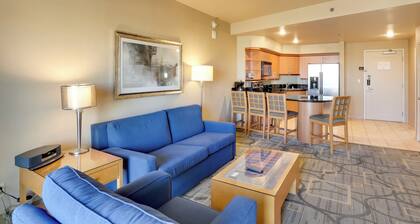 Luxury Condo Steps From Dining, Bars & Shows!