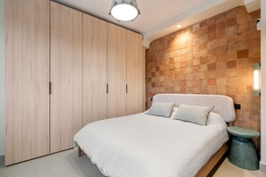1 bedroom, iron/ironing board, free WiFi, bed sheets