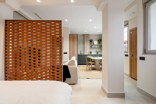 Iron/ironing board, free WiFi, bed sheets