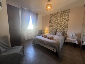 2 bedrooms, desk, iron/ironing board, free WiFi