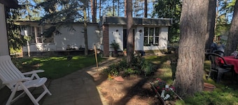 "Villa Luca"—a place to relax, even for dogs, in the middle of the forest—near the Klaistow Asparagus Farm