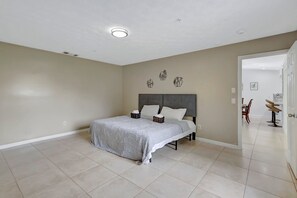 3 bedrooms, iron/ironing board, WiFi, bed sheets