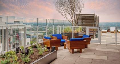 New Austin High Rise w/ Luxe Amenities Rooftop Pool, Gym, Yoga Studio & More!