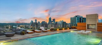 New Austin High Rise w/ Luxe Amenities Rooftop Pool, Gym, Yoga Studio & More!