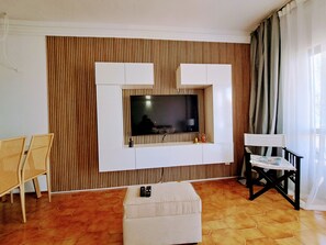 Smart TV - Inema Houses Amazing Sea View (Lagos)