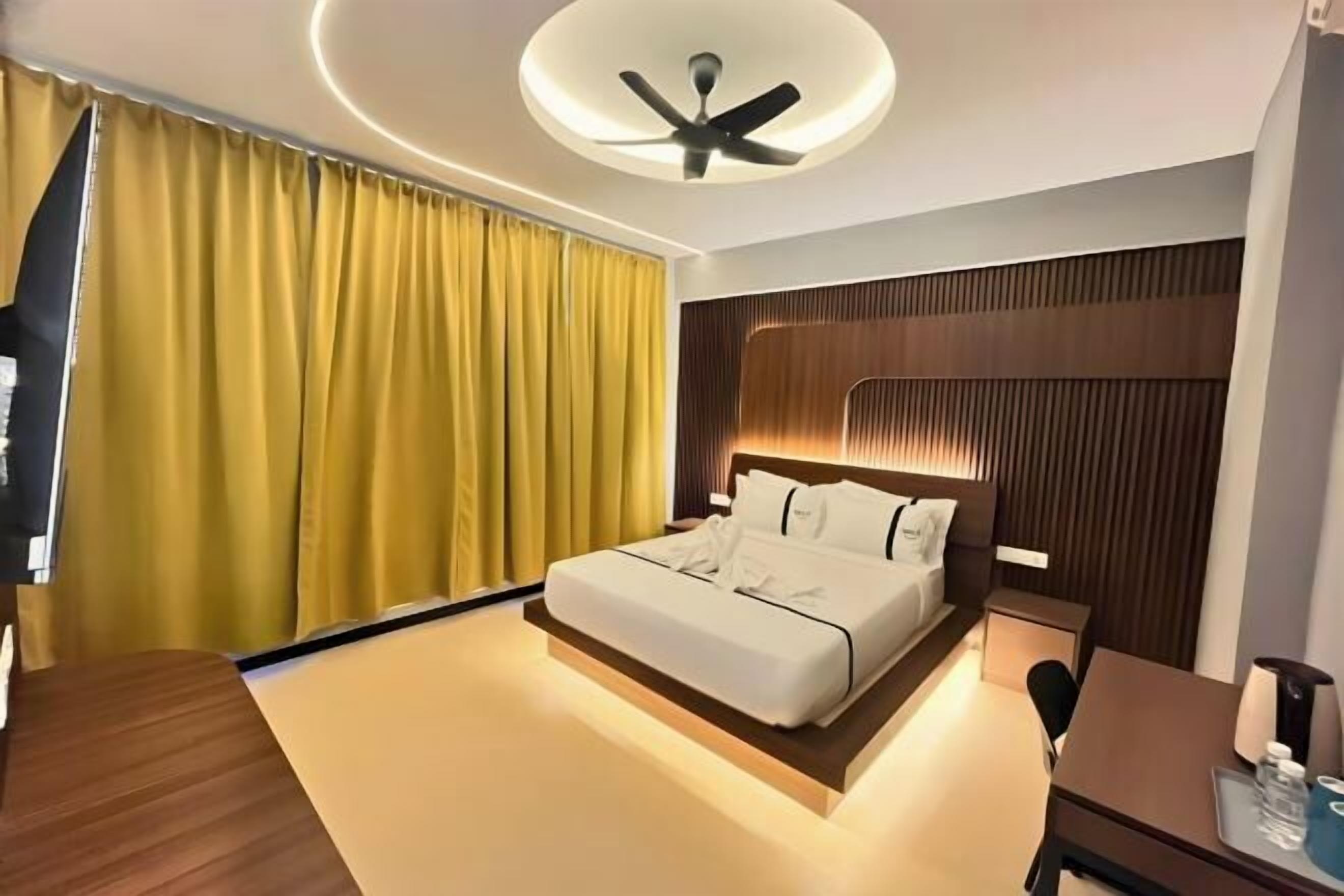 Bàn, bàn ủi/dụng cụ ủi quần áo, truy cập Internet không dây miễn phí 