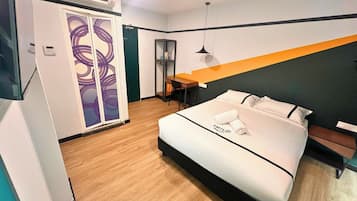Habitación doble | Escritorio, tabla de planchar con plancha y wifi gratis