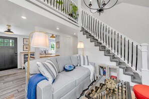 Smart-TV, Kamin, Bücher