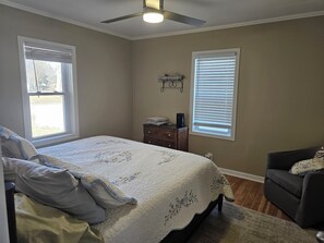 2 bedrooms, WiFi, bed sheets - Quiet 2bd 1ba ranch with off street parkingWalking distance to downtown/beach. (Lake Geneva)