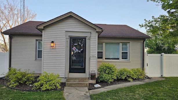A single-story house with a front porch, a mailbox, and a small garden. - Quiet 2bd 1ba ranch with off street parkingWalking distance to downtown/beach. (Lake Geneva)