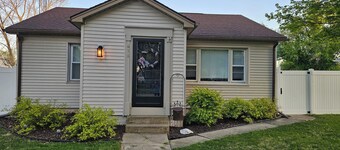 Quiet 2bd 1ba ranch with off street parkingWalking distance to downtown/beach.