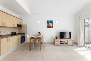 Fridge, microwave, oven, coffee/tea maker