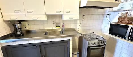 Refrigerador, microondas, horno, placa de cocina