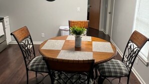 Dining - Lake Ouachita Hideaway! (Mount Ida)