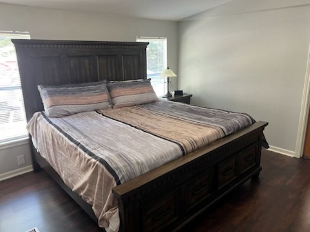 2 slaapkamers, een strijkplank/strijkijzer, wifi, beddengoed