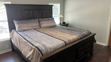 2 slaapkamers, een strijkplank/strijkijzer, wifi, beddengoed