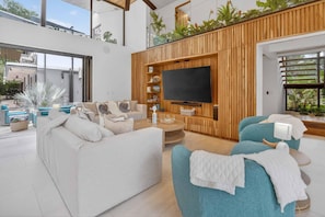 Smart TV, books, stereo - Luxury beachside estate with 2 homes, 10 bedrooms, pool, sleeps 24 (Cabo Velas)