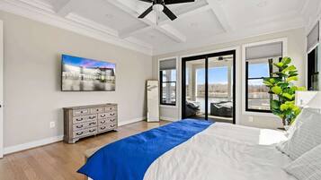 8 chambres, bureau, fer et planche Ă repasser, lit parapluie