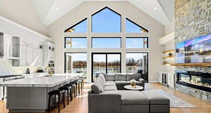 NEW Serene Lakefront Lake Anna, Beach, Dock, Pool