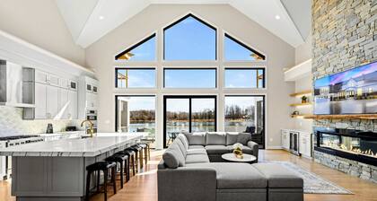 NEW Serene Lakefront Lake Anna, Beach, Dock, Pool