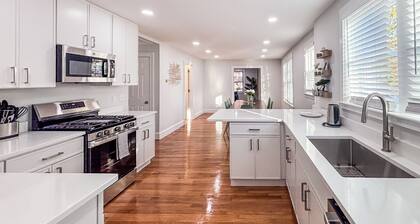 Cool 4BR Condo, Close 2 City, NEWLY RENOVATED