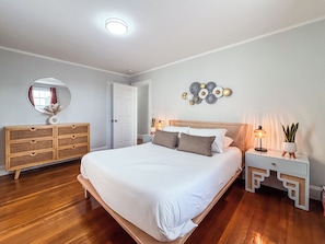 4 chambres, fer et planche à repasser, literie fournie