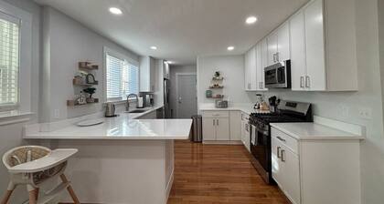 Cool 4BR Condo, Close 2 City, NEWLY RENOVATED