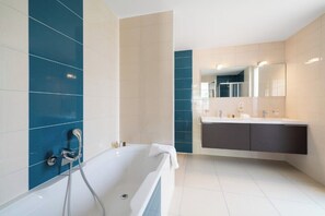 Towels, toilet paper - Montreux Lake View Apartments & SPA Loft (Montreux)