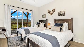 3 slaapkamers, een strijkplank/strijkijzer, reisbedje, wifi