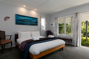 4 bedrooms, iron/ironing board, free WiFi