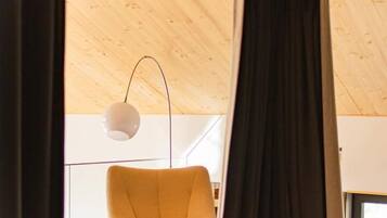 6 bedrooms, travel crib, free WiFi