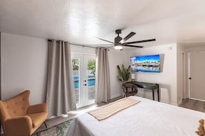 5 bedrooms, desk, iron/ironing board, travel crib