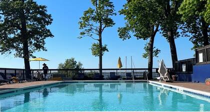 Private 1-bedroom waterfront apartment in fabulous Shelter Island Heights