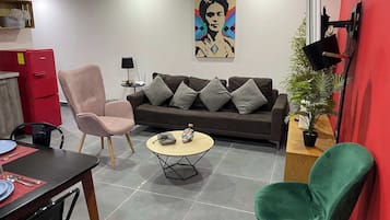 Departamento económico, vista al patio | Área de sala de estar